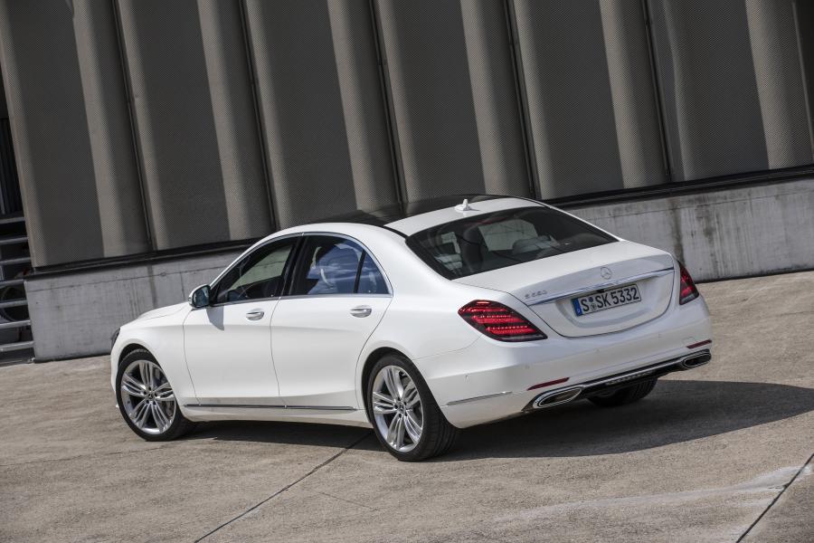  Mercedes-Benz S560 Lang 2017 года  (WW) (фото 13 из 50)